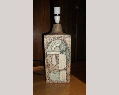 A large Troika 1960/70's stoneware table lamp signed to the base AB for Alison Bridgen who was the senior decorator at Troika. - Thumbnail 4