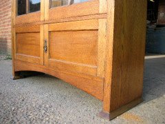 E A Taylor for Wylie and Lochhead. A good Glasgow School oak bookcase - Thumbnail 9