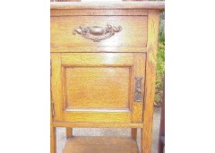A rare pair of oak bedside cupboards in the Glasgow Style - Thumbnail 2