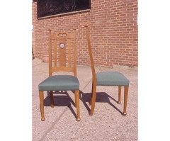 G M Ellwood for J S Henry. A set of six Arts and Crafts oak dining chairs inlaid with pewter and Ebony hearts - Thumbnail 4