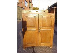 Wylie and Lochhead. An Arts and Crafts boot oak cupboard - Thumbnail 2