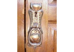 Wylie and Lochhead. An Arts and Crafts boot oak cupboard - Thumbnail 5