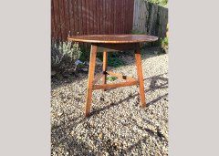 Heals of London. A rare oak cricket table - Thumbnail 2