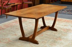 Edward Barnsley. A super quality Cotswold style oak dining table designed for the Rural Industries Bureau. - Thumbnail 1