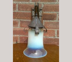 Birmingham Guild of Handicraft. A quality wall light retaining the original vaseline glass shade. - Thumbnail 2