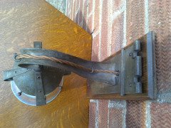Birmingham Guild of Handicraft. A quality wall light retaining the original vaseline glass shade. - Thumbnail 6