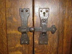 Ambrose Heal for Heals of London. A superb quality Arts and Crafts 1/4 sawn oak linen press - Thumbnail 5