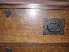 Ambrose Heal for Heals of London. A superb quality Arts and Crafts 1/4 sawn oak linen press - Thumbnail 6
