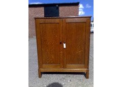 Heals of London. A Cotswold style oak 2 door dwarf cupboard - Thumbnail 1