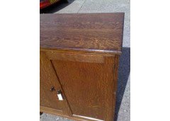 Heals of London. A Cotswold style oak 2 door dwarf cupboard - Thumbnail 4