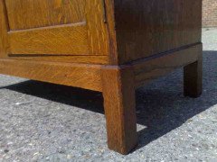 Heals of London. A Cotswold style oak 2 door dwarf cupboard - Thumbnail 5