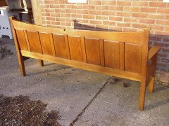 A well designed good quality Arts and Crafts oak settle - Thumbnail 6