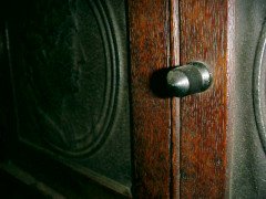 E W Godwin (attributed). An oak hanging bookcase, with portrait medallion roundels in moulded vulcanite - Thumbnail 7