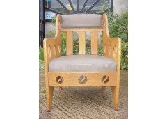 A Glasgow style Arts and Crafts oak armchair - Thumbnail 1