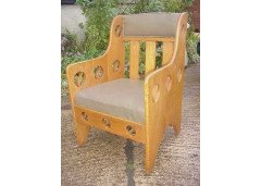 A Glasgow style Arts and Crafts oak armchair - Thumbnail 2