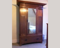 Wylie and Lochhead. A top quality Glasgow School Arts and Crafts oak bedroom pair with 3/4 wardrobe and 4' 6" double bed. - Thumbnail 7