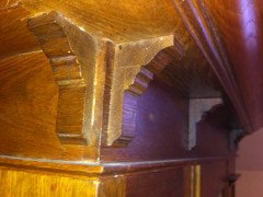 Wylie and Lochhead. A top quality Glasgow School Arts and Crafts oak bedroom pair with 3/4 wardrobe and 4' 6" double bed. - Thumbnail 11