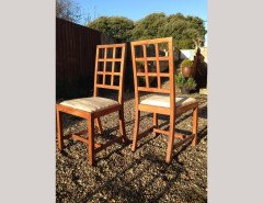 Heals of London. A set of four Arts and Crafts oak lattice back dining chairs - Thumbnail 3