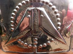 Margaret Gilmour (possibly). A good Glasgow school brass planter with embossed kissing birds in the style of Talwin Morris - Thumbnail 4