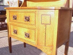 Gillows. An Arts and Crafts Glasgow Style oak dressing table - Thumbnail 3