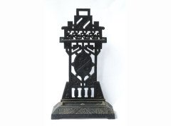 Robbins and Co. An Anglo-Japanese cast iron stickstand with floral decor - Thumbnail 1