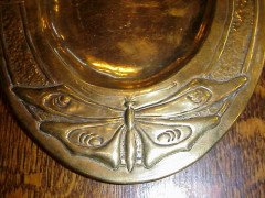 Margaret Gilmour (attributed). An oval Glasgow School brass tray - Thumbnail 2
