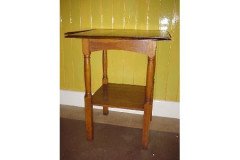 Heals of London. A pair of Heals and Son oak Arts and Crafts side tables. - Thumbnail 1