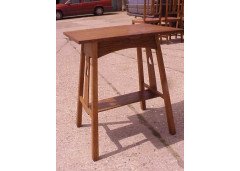 E A Taylor for Wylie and Lochhead. An Arts and Crafts 1/4 sawn oak sidetable - Thumbnail 2
