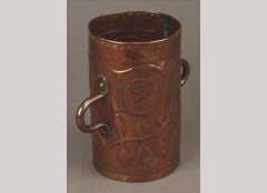 Yattendon. A good Arts and Crafts embossed copper cylindrical vase - Thumbnail 1