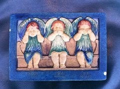 A Compton's pottery wall plaque - Thumbnail 1