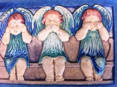 A Compton's pottery wall plaque - Thumbnail 2