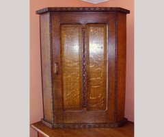 Romney Green. A Cotswold School hanging corner cabinet - Thumbnail 1