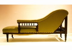 John Moyr Smith (attributed) for Collinson and Lock. A walnut and ebonised chaise longue - Thumbnail 3
