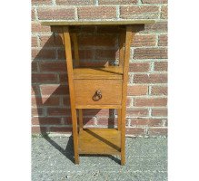 E W Godwin for William Watt. A rare and important Anglo-Japanese golden oak sidetable - Thumbnail 2