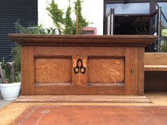 G M Ellwood for J S Henry. An Arts Crafts oak desk inlaid with stylised floral panels - Thumbnail 9