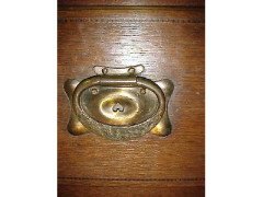 Goodhall, Lambs and Heighway. A Glasgow School Arts and Crafts oak treble wardrobe in the manner of M H Baillie Scott - Thumbnail 11