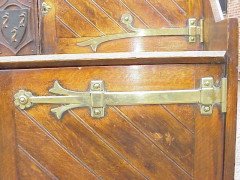 John Pollard Seddon (manner). A Reformed Gothic oak side cabinet - Thumbnail 3