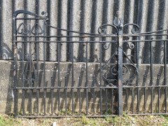 Henry Barton & Co. A rare pair of Arts & Crafts Master Craftsman's hand forged gate - Thumbnail 3
