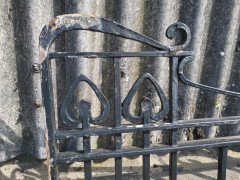 Henry Barton & Co. A rare pair of Arts & Crafts Master Craftsman's hand forged gate - Thumbnail 7