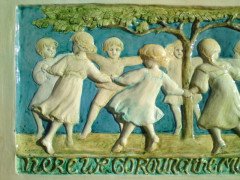 Ellen Mary Rope. A Dellia Robbia wall plaque - Thumbnail 3