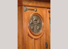 Shapland and Petter. An oak wardrobe and dressing table - Thumbnail 3
