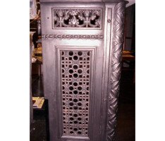The Liverpool and Macclesfield Cast Iron Co. A set of five fantastic cast iron radiator covers - Thumbnail 3