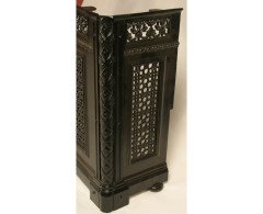 The Liverpool and Macclesfield Cast Iron Co. A set of five fantastic cast iron radiator covers - Thumbnail 4