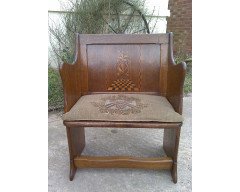 An unusual Arts and Crafts little oak settle - Thumbnail 1