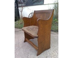 An unusual Arts and Crafts little oak settle - Thumbnail 2
