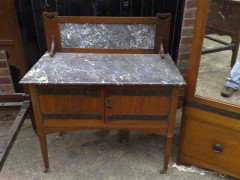 Maple and Co. An Arts and Crafts oak bedroom suite - Thumbnail 9