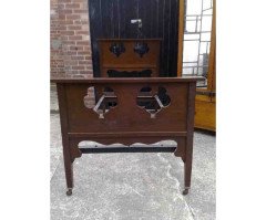 Maple & Co., an Arts and Crafts Oak Bedroom Suite - Thumbnail 2