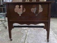 Maple and Co. An Arts and Crafts oak bedroom suite - Thumbnail 13
