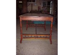 E W Godwin (manner). A super quality large walnut centre table - Thumbnail 2