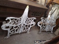 Coalbrookdale. A rare cast iron double back to back garden seat - Thumbnail 3